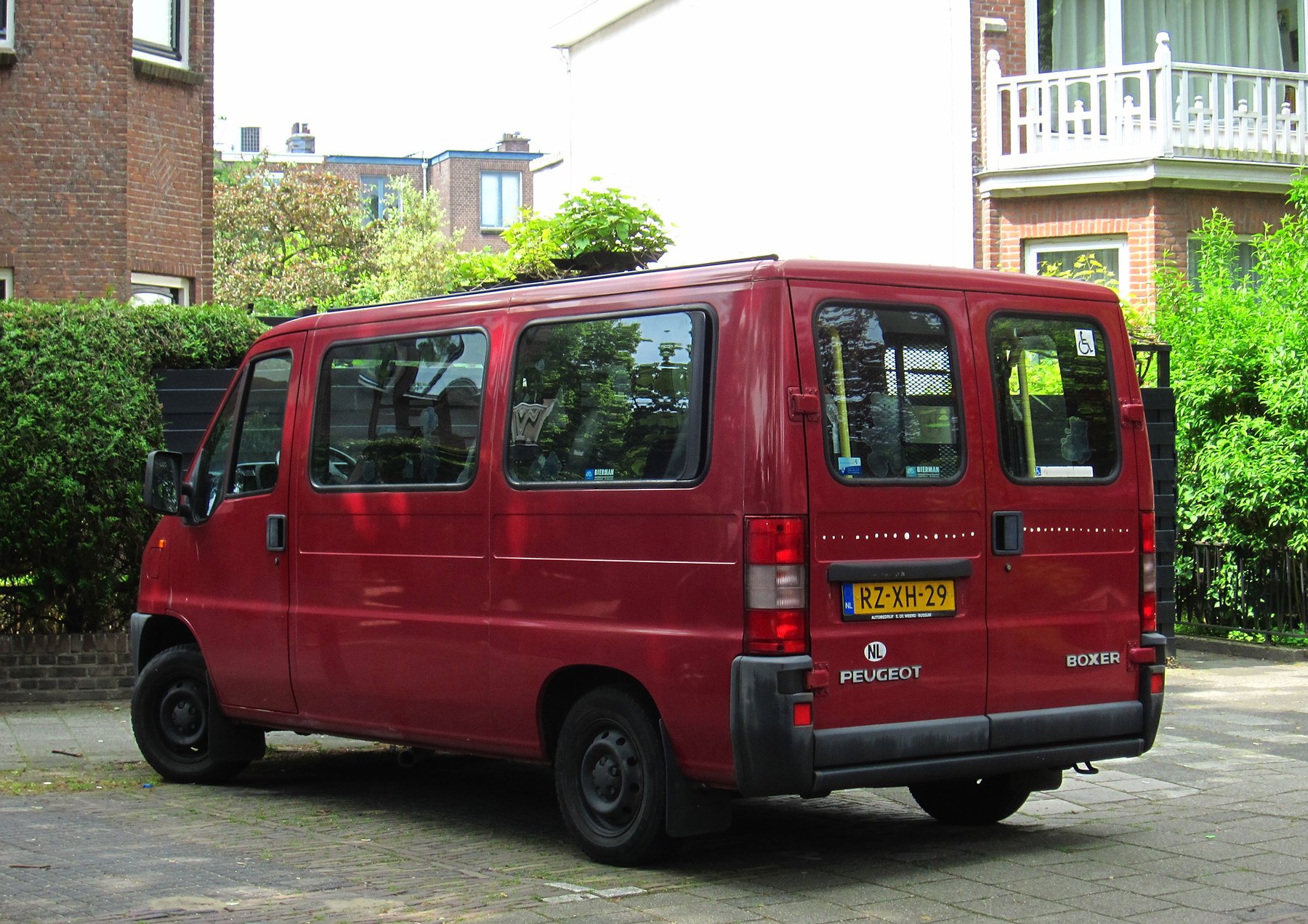 Van Peugeot 320M 2.5TDI
