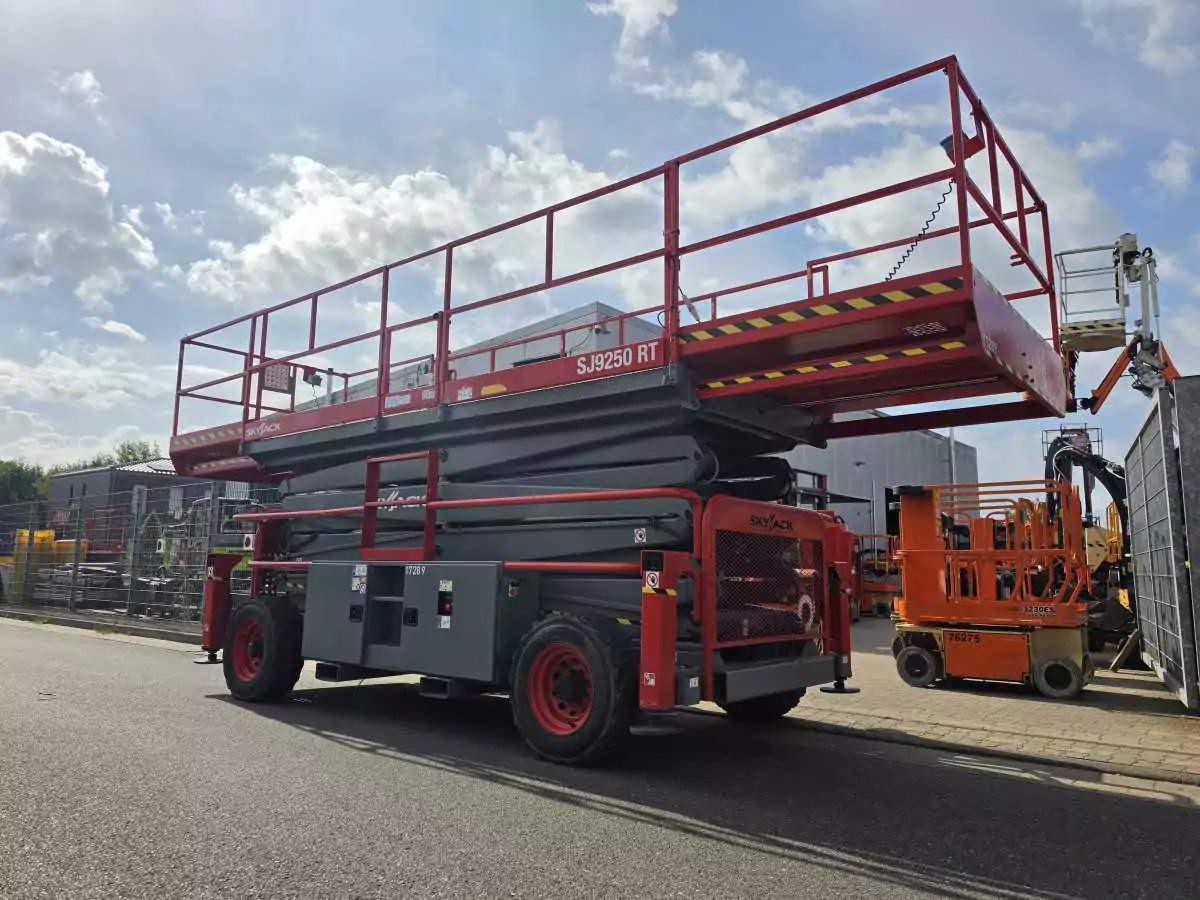 Podnośniki koszowe Skyjack SJ 9250