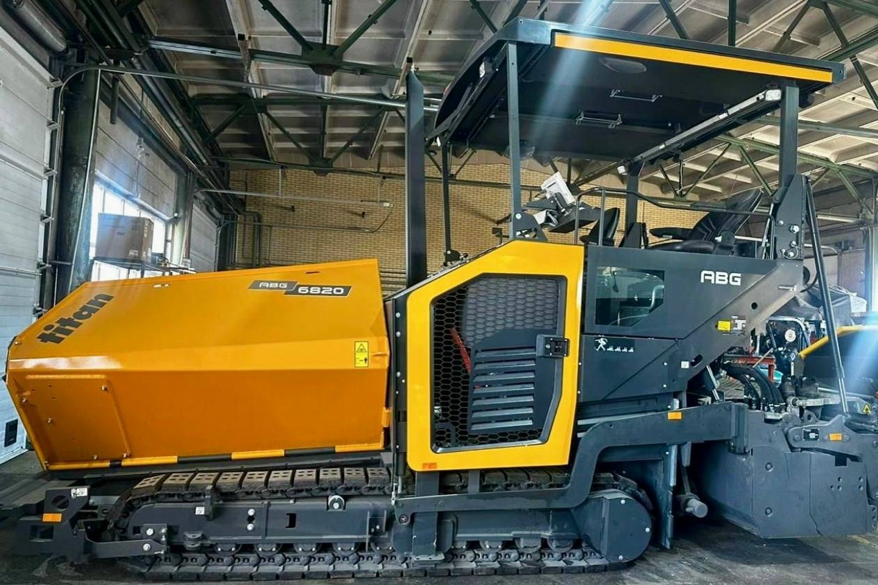 Straßenbaumaschine Ammann ABG 6820
