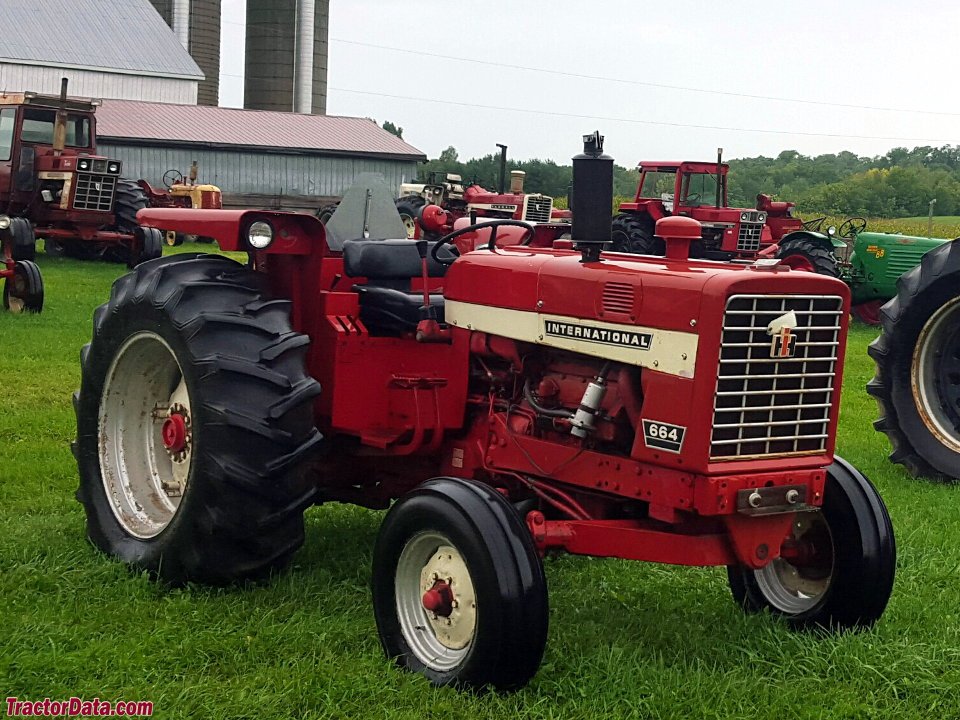 Tractor International Harvester 664