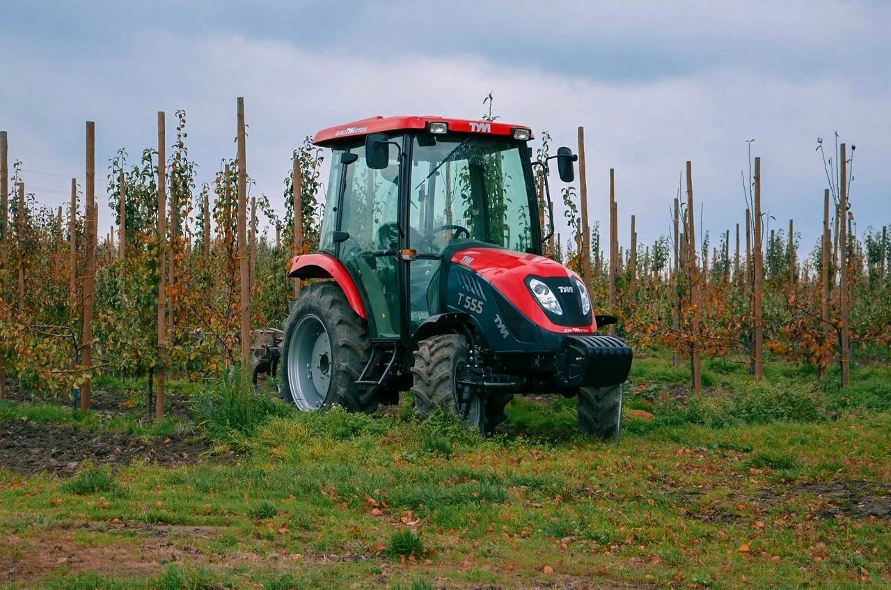 Traktor TYM T555