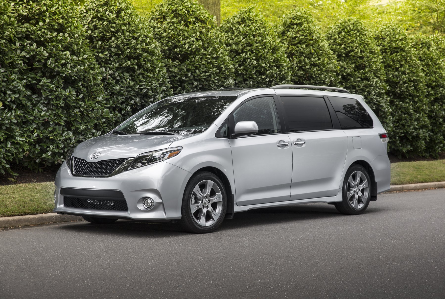 Van Toyota SIENNA LE