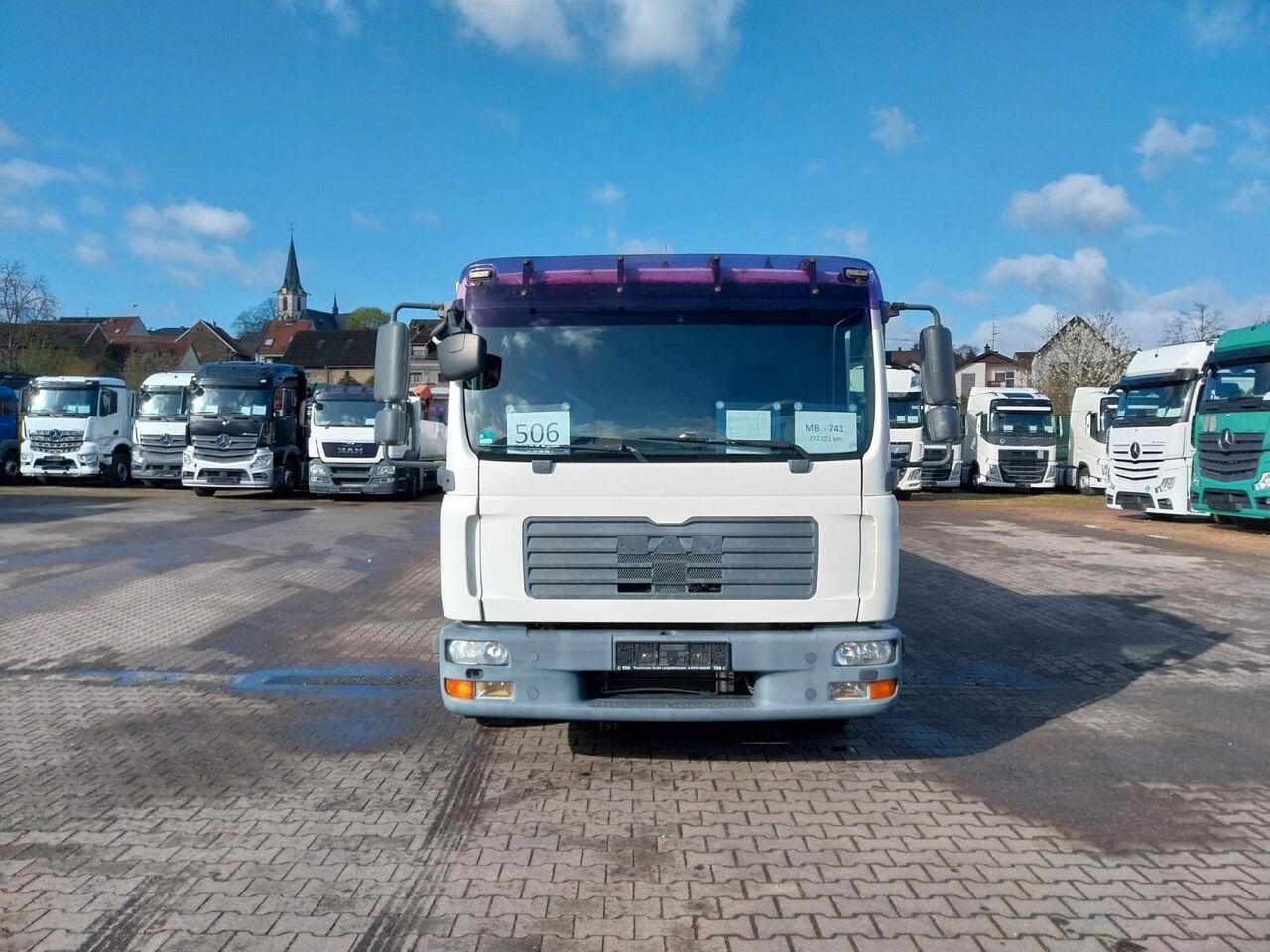 Truck MAN TGL12.210 4X2 BL