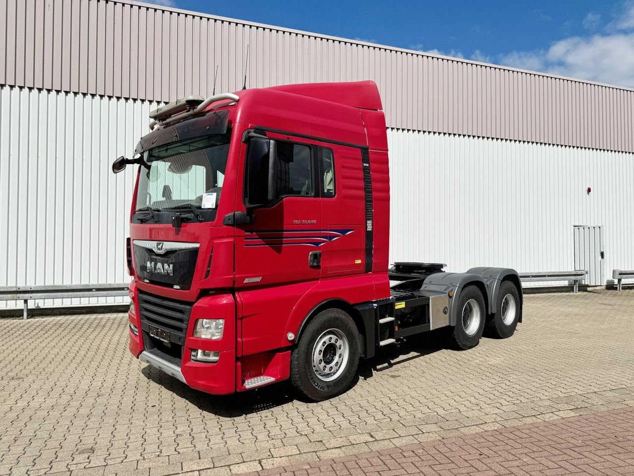 Truck MAN TGX 33.560 6X4 BLS