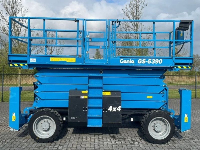 Aerial work platforms Genie GS5390RT