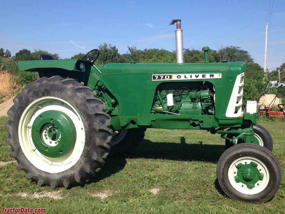 Traktor Oliver 770