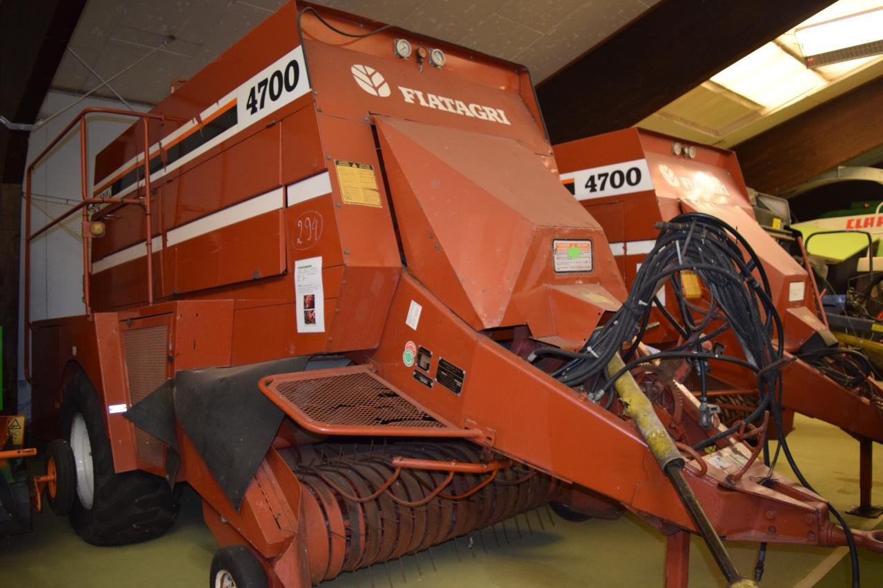 Hesston 7105