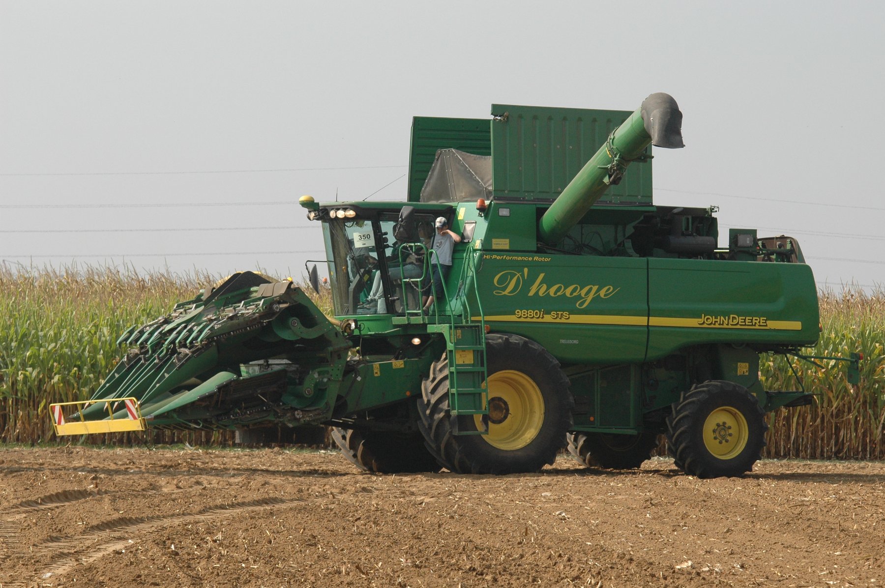 Harvester John Deere 9880i STS combine