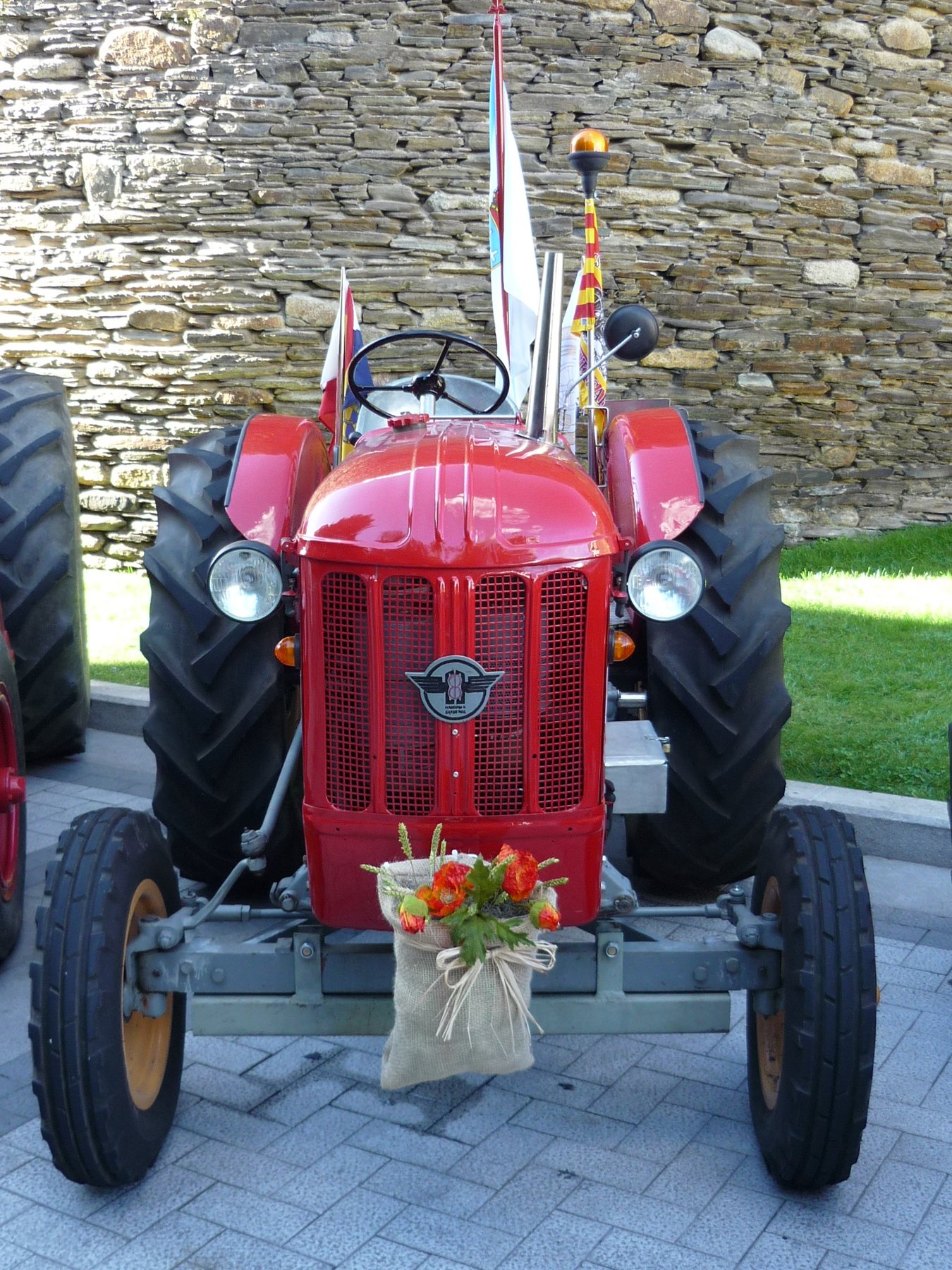 Tractor Barreiros R 350 vineyard