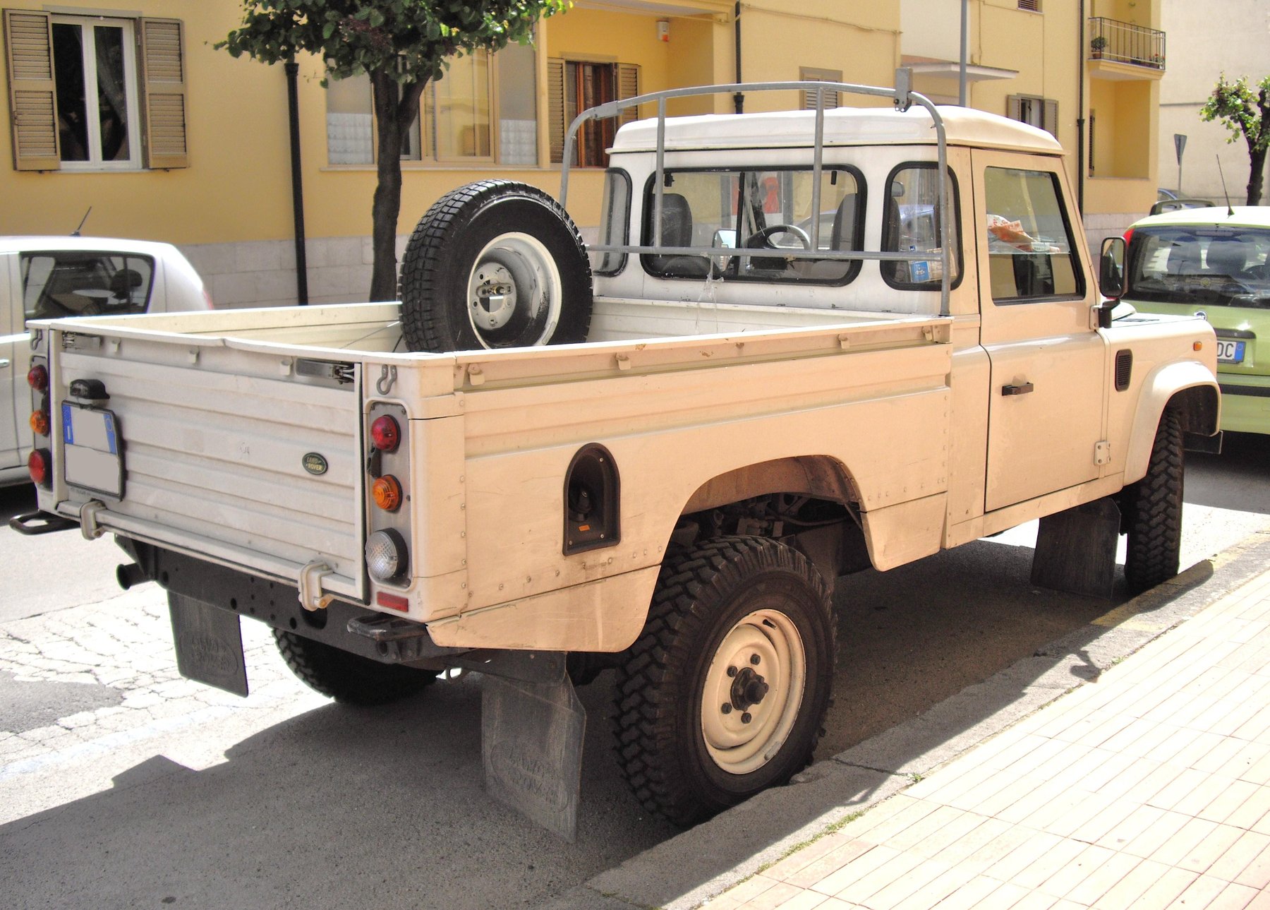 Van Land Rover 1/2 TONNER PICK UP