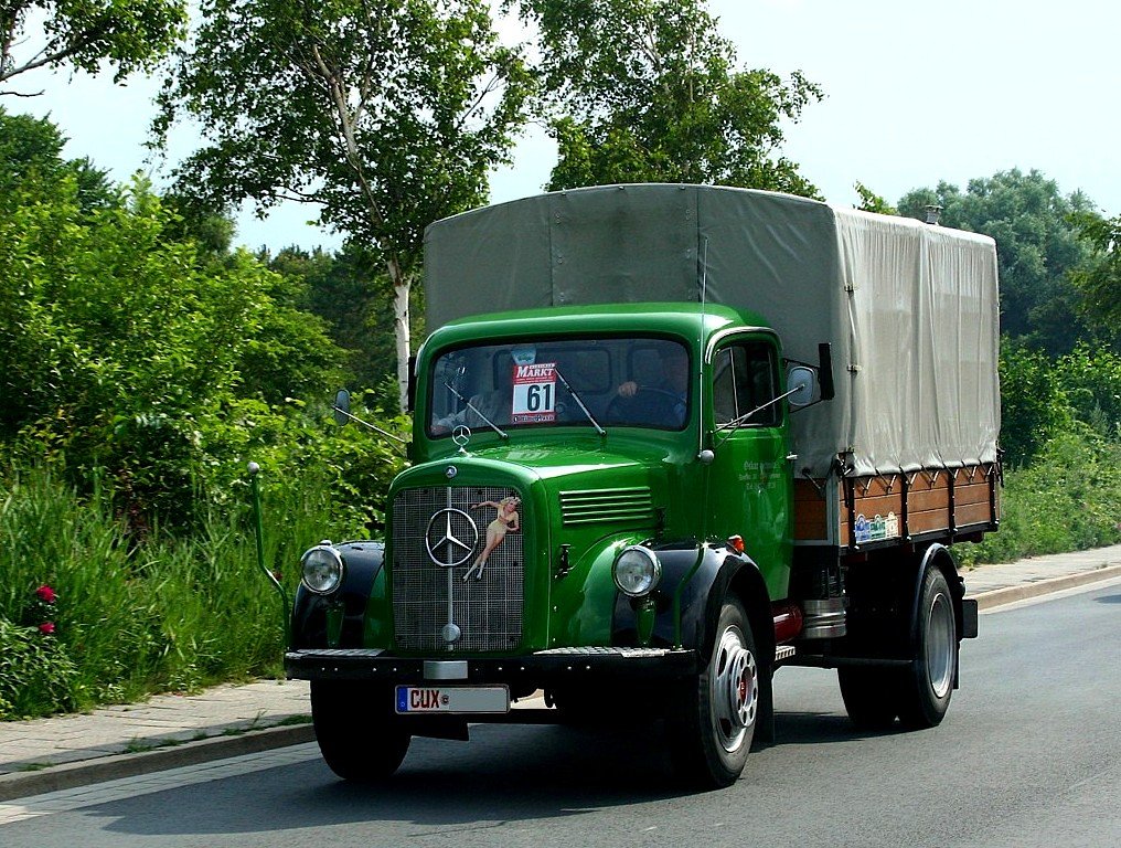 Lastwagen Mercedes Benz 1234