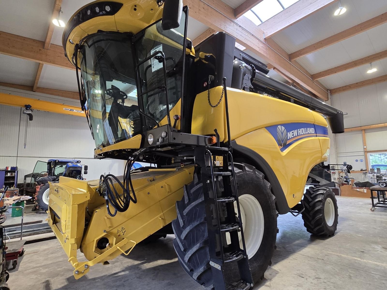 New Holland CX 7080 Elevation