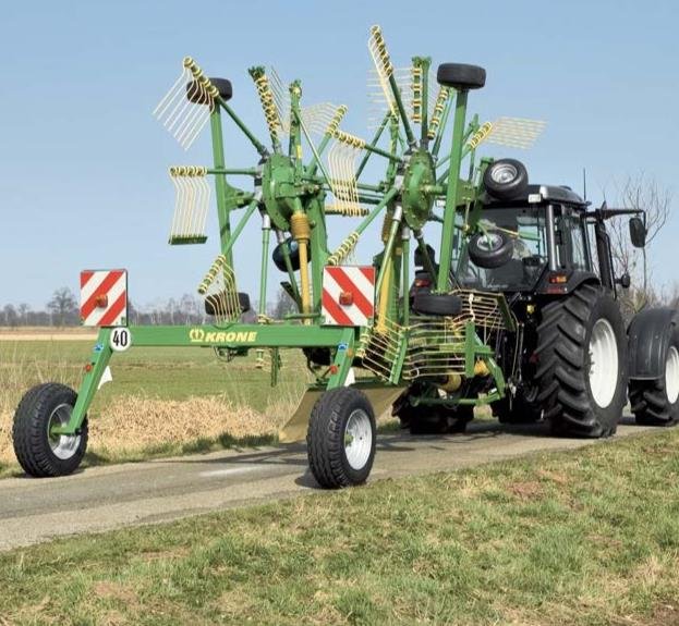 Grünland & Futter Krone Swadro 900