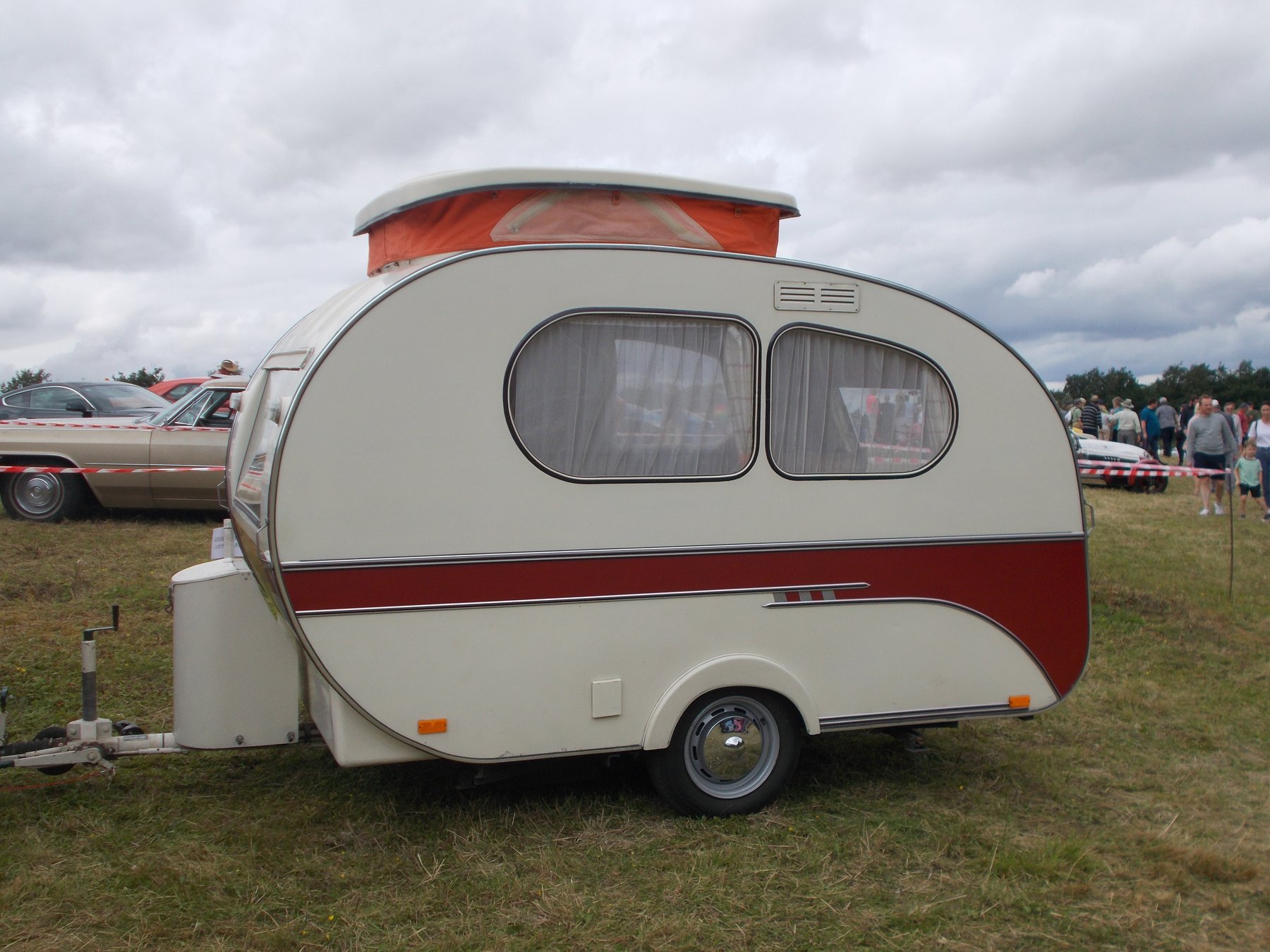 Trailer MOSTARD YVONNE