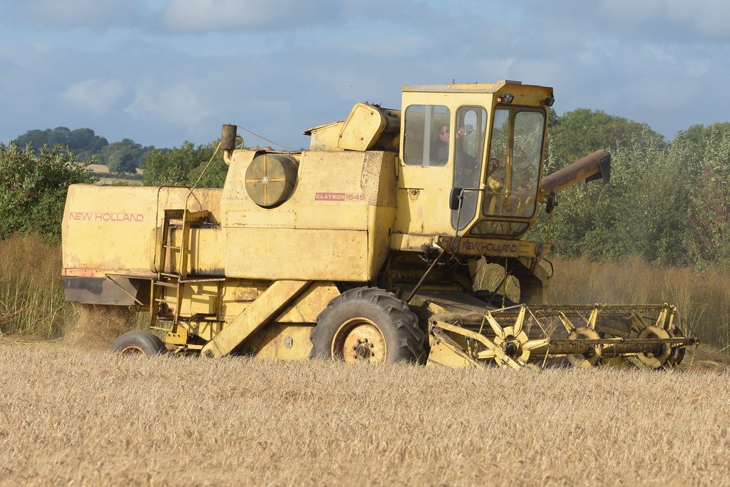 Harvester New Holland CLAYSON 1545