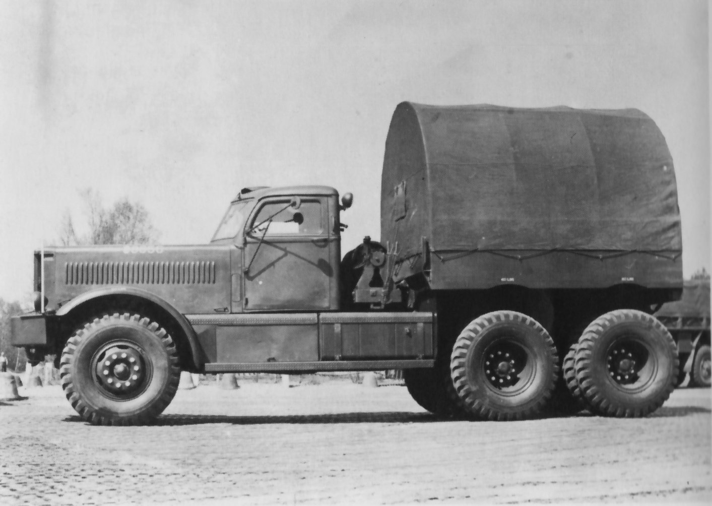 Truck Diamond T M 52