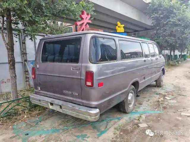 Transporter Dodge RAM WAGON B2500