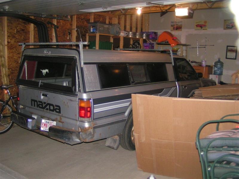 Van Mazda B2000 PICK UP