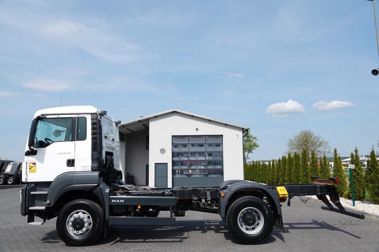 Lastwagen MAN 14 M