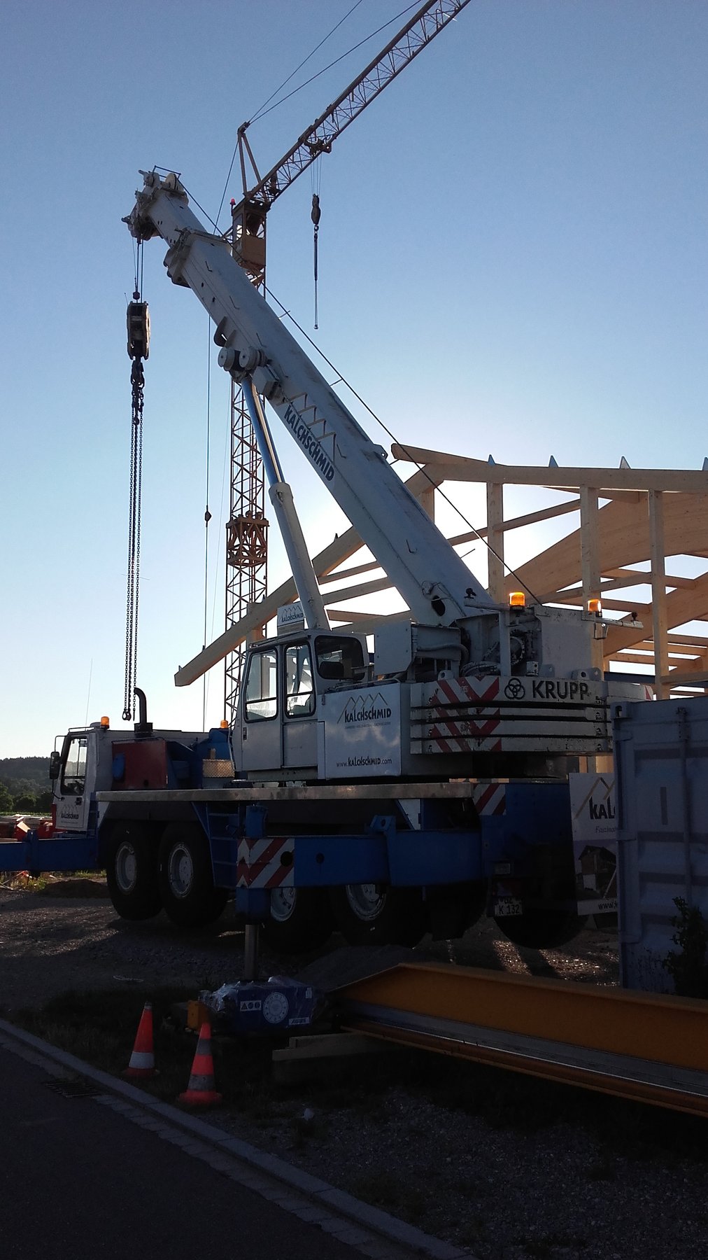 Mobile & rough terrain cranes Krupp KMK4070