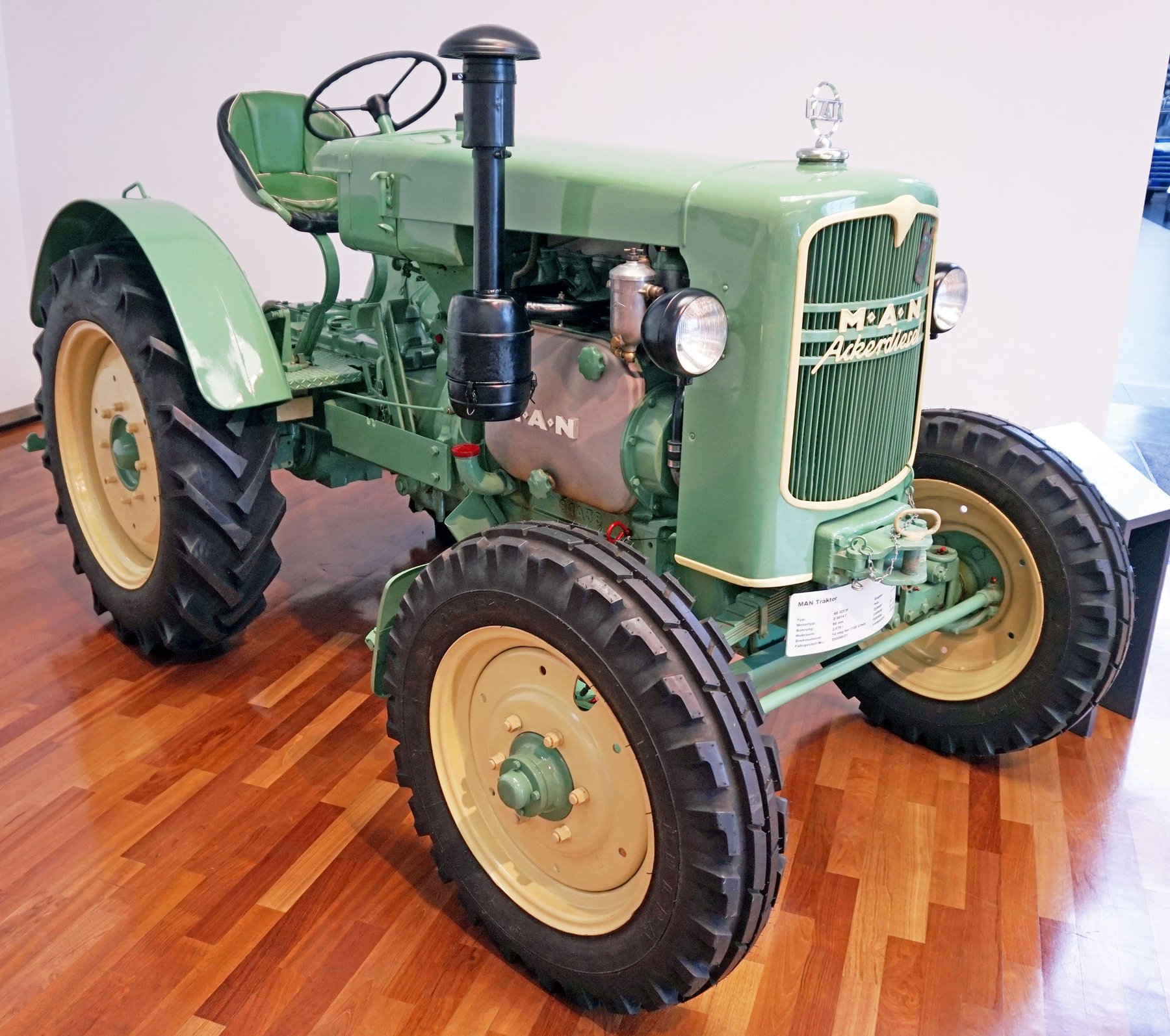 Traktor MAN AS 325