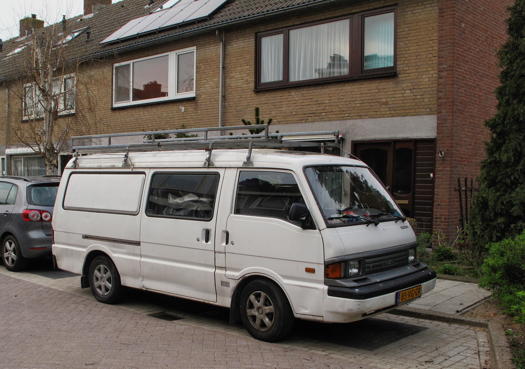 Van Mazda E2200-SR1J32-VAN