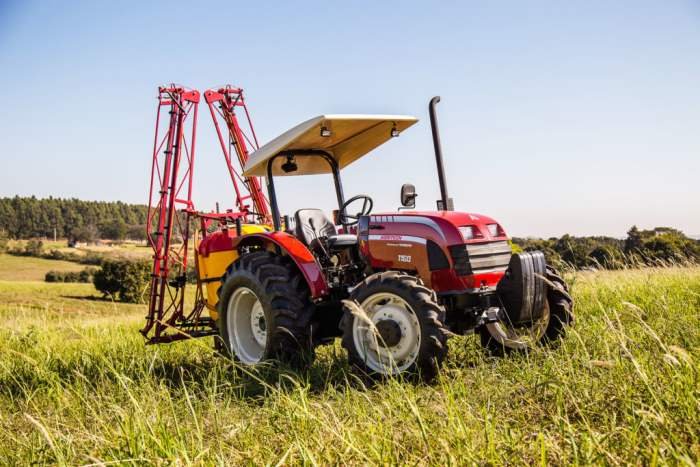 Traktor Agritech 1160
