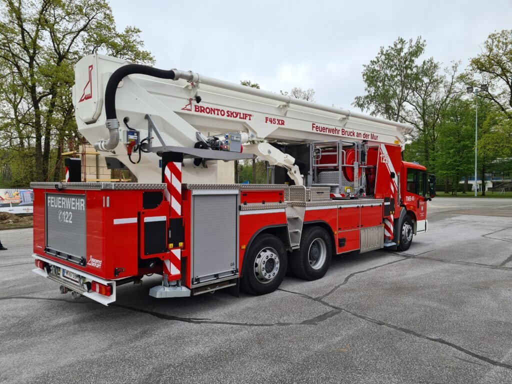Car trailers up to 3.5 t Bronto Skylift 09 2H