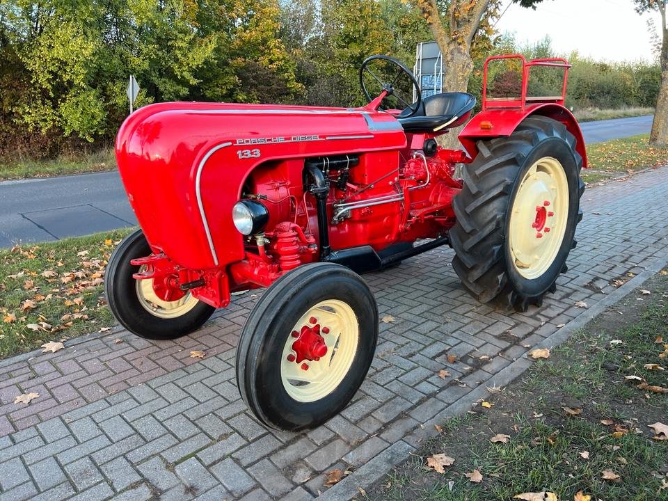 Traktor Porsche A 133
