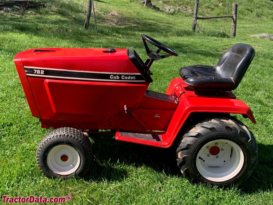 Ride-on mowers Cub Cadet 782
