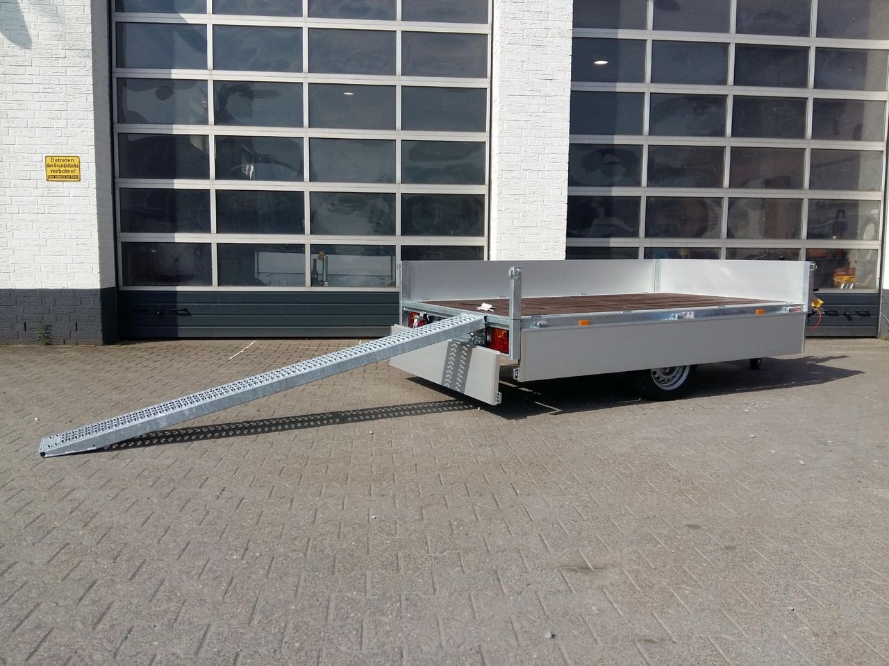 Przyczepy samochodowe do 3,5 t Eduard Multi met borden-4x2.0