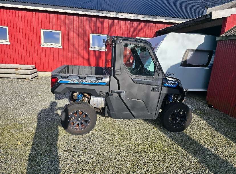Tractor Polaris Ranger XP 1000 Cabbed