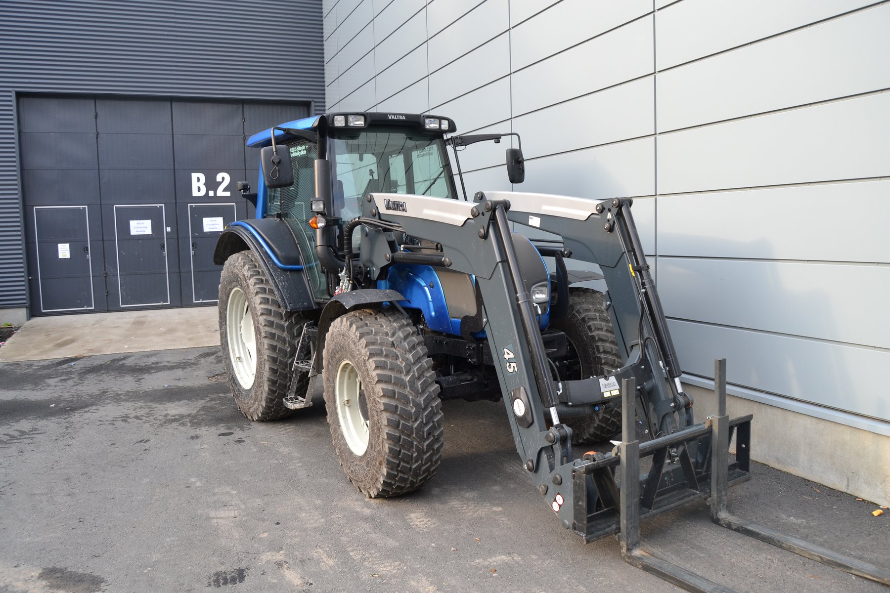 Traktor Valtra N101