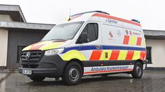 Mercedes Benz AMBULANCE 300D-123D