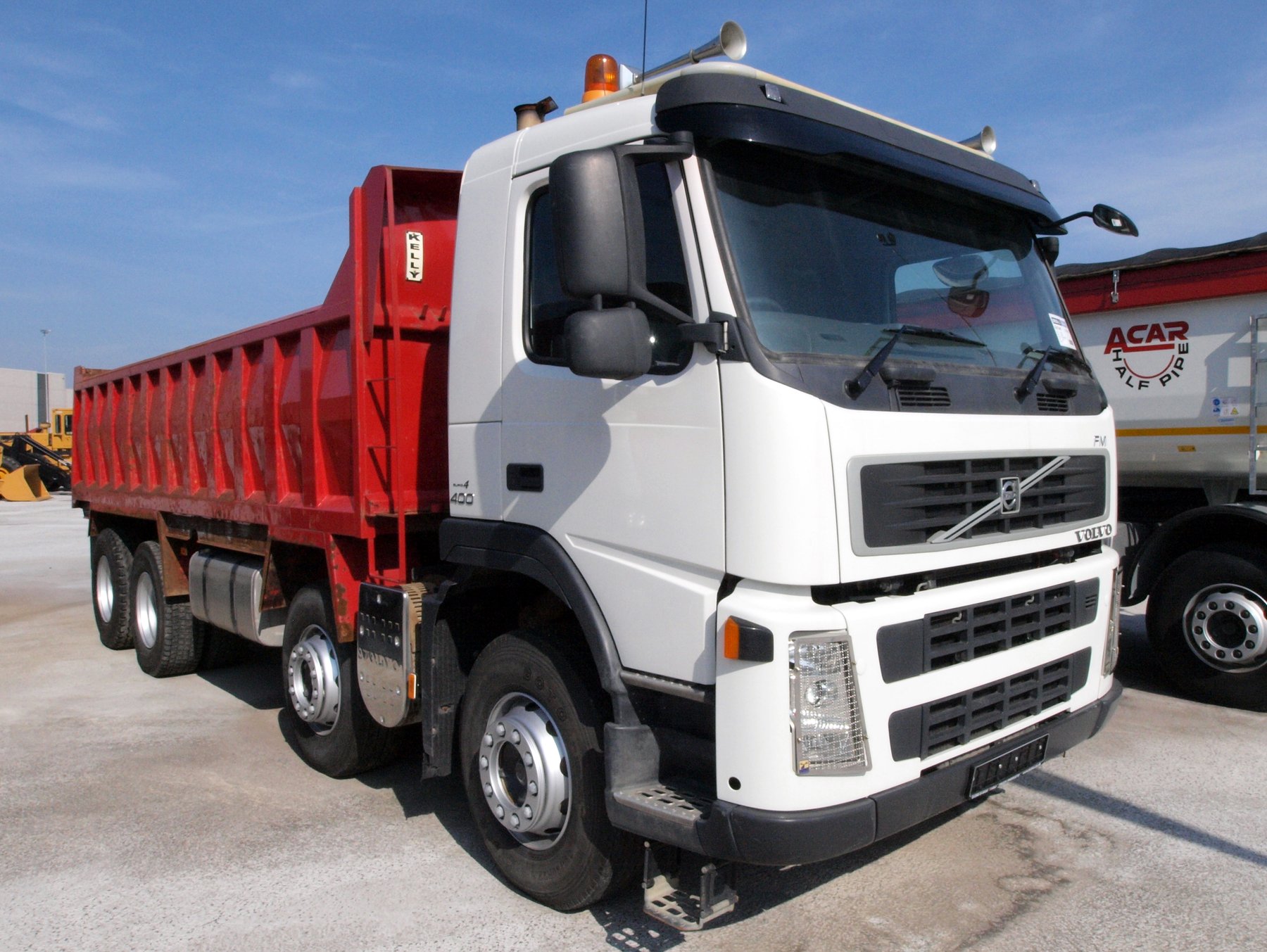 Volvo 400 8X2