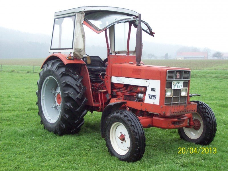 Tractor McCormick 824 (A)