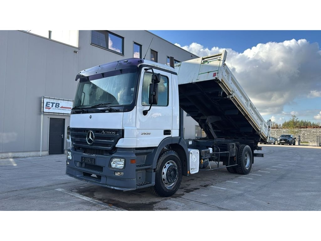 Truck Mercedes Benz 2032-93008-4X4/545