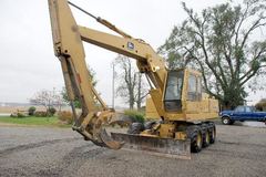 John Deere 690C