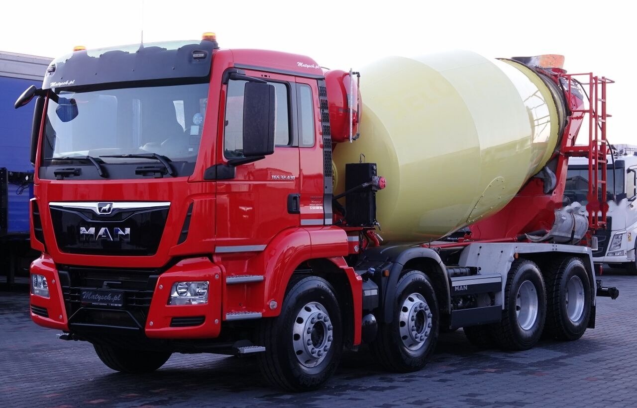 Truck MAN TGS 32.430 8X4 BB
