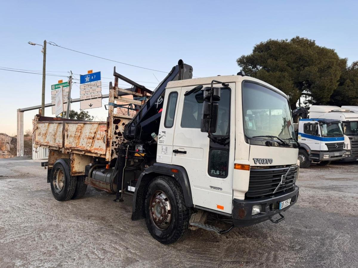 Truck Volvo FL6 4X2 140