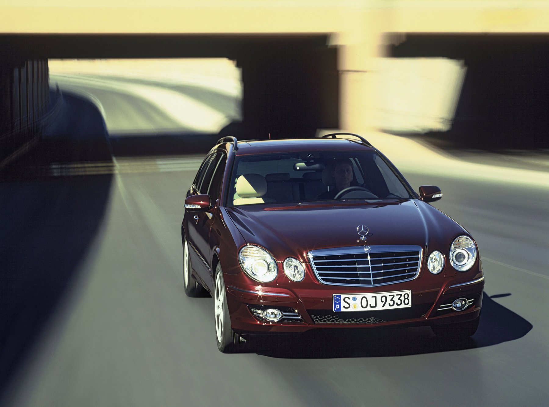Transporter Mercedes Benz E 200 CDI