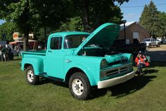 Dodge W 100