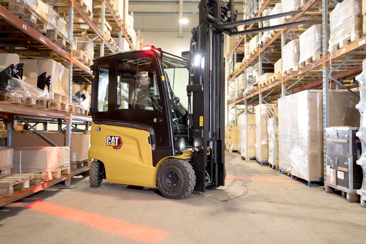 LPG forklifts CAT Lift Trucks EP 25