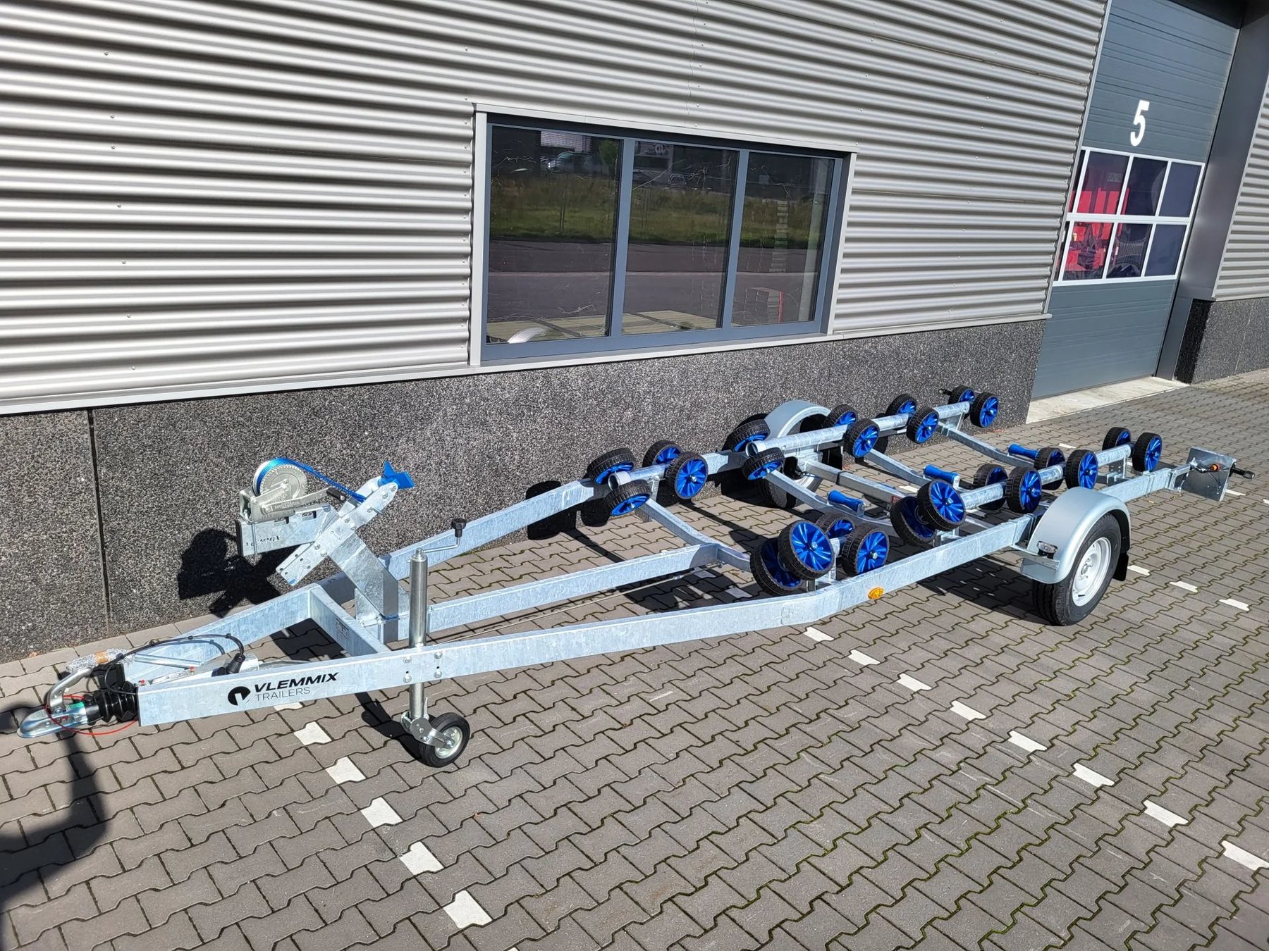 Przyczepki do 750 kg Omavalmiste VENETRAILERI/460