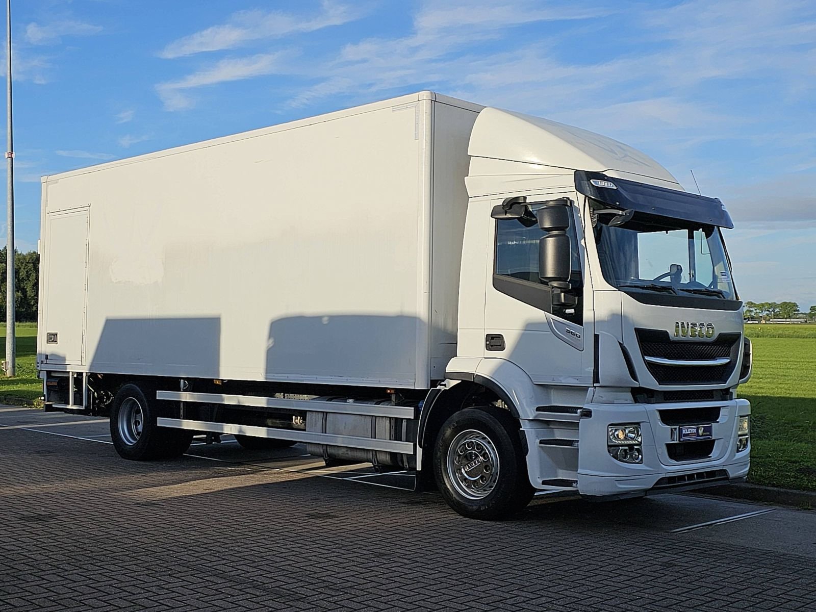 Truck Iveco 190S36-P/450