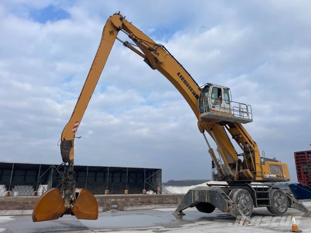 Liebherr A944CHD