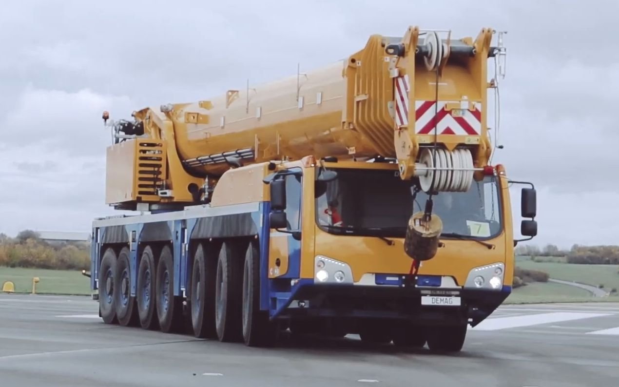 Crane Tadano Demag 90E