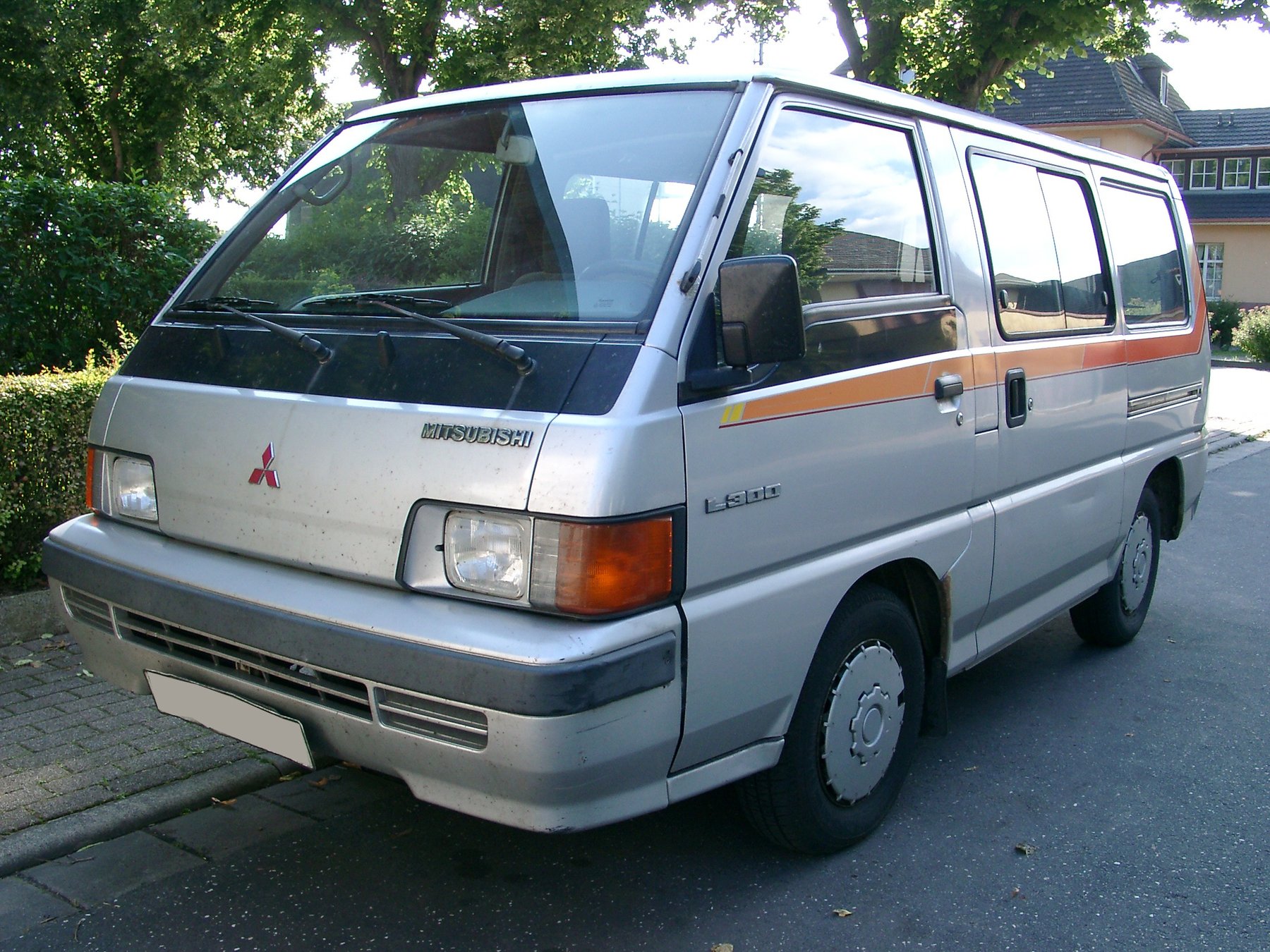 Van Mitsubishi P 00 W