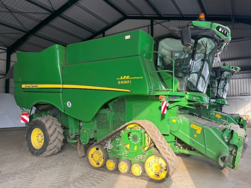 John Deere 690E