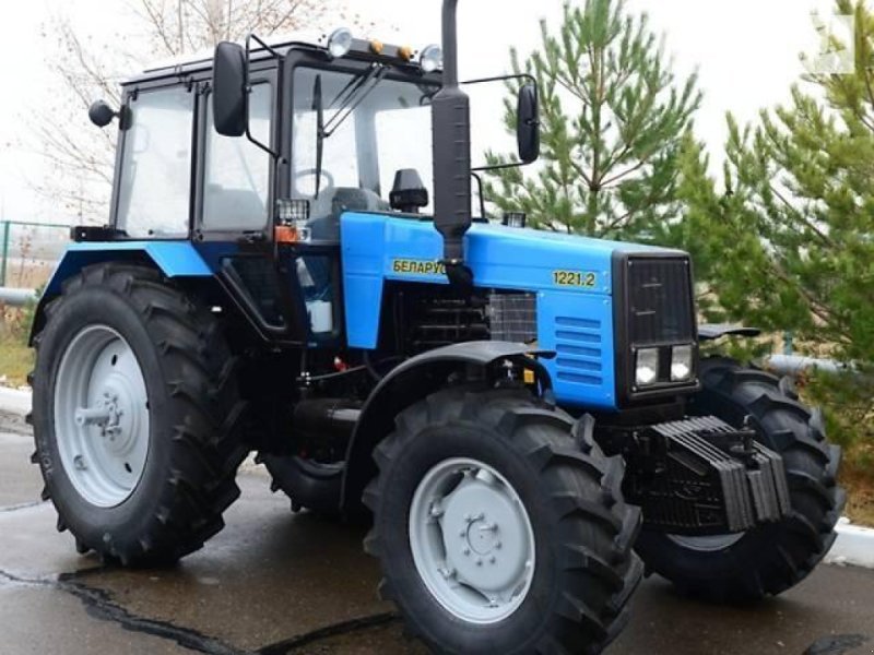 Traktor Belarus 1221